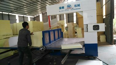 Macchina elettrica per il taglio verticale di schiuma con controllo PLC per la lavorazione di EVA ed EPE