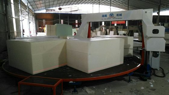 La tagliatrice di scissione della schiuma del carosello per continua il taglio orizzontale vari blocchetto della spugna